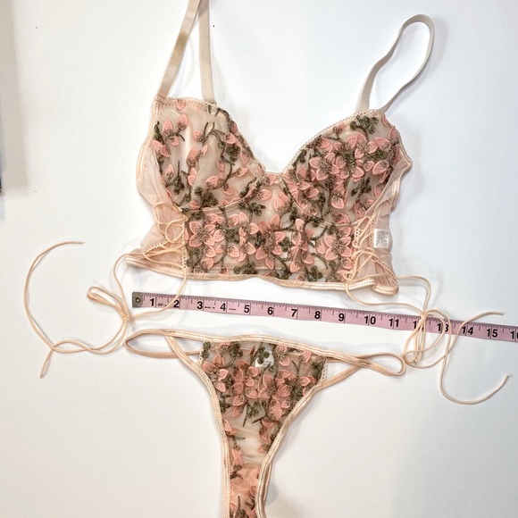 🌸Pink Embroidered Lingerie Set🌸 - Picture 7 of 12